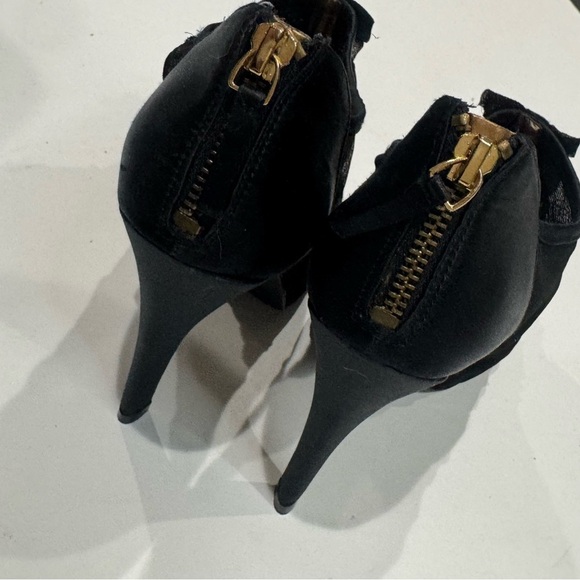 Nine west peep toe semi sheer frill/ ruffle heels ❤️ - Picture 3 of 7